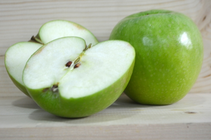 'Granny Smith' Apple - Malus domestica from WNLKG Wildwood Nursery LKG